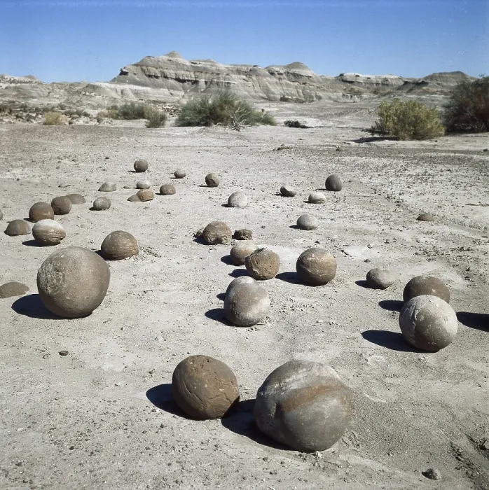 Framed Print : ARGENTINA. SAN JUAN. Ischigualasto National Park. Moon Valley (Triassic geological period). Clay spheres. AISA / Everett Collection (86598)**US SALES ONLY**