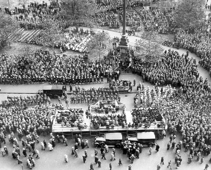 Framed Print : Armistice Day observance at the Eternal Light shrine, symbolic of those who lost their lives in France during World War I. Madison Square Garden, New York city, November 11, 1931