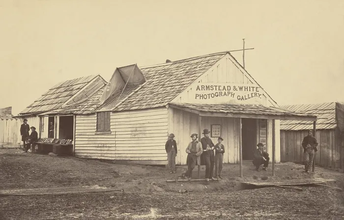 Framed Print : Armstead & White Photograph Gallery, in Corinth, Mississippi, during the US Civil War, 1861-65