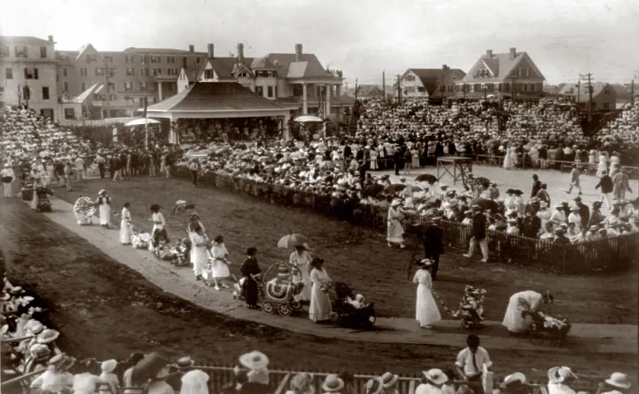 Framed Print : Asbury Park, the Asbury Park Baby Parade, with general scene in court, New Jersey, 1915