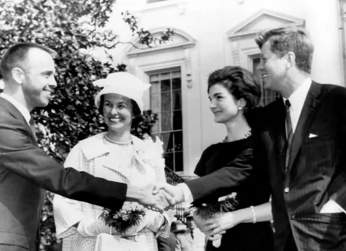 Framed Print : Astronaut Alan Shepard Jr. (1923-1998), and Louise Shepard, are greeted by Jacqueline Kennedy, and John F. Kennedy, after arrival at the White House, May 8, 1961