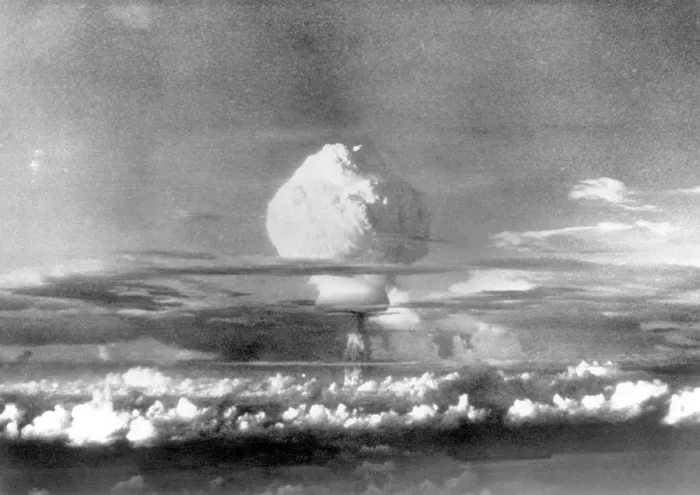 Framed Print : Atomic energy: An explosion of the H-Bomb during testing in the Marshall Islands, 1952.. Courtesy: CSU Archives / Everett Collection Framed Print : Atomic energy: An explosion of the H-Bomb during testing in the Marshall Islands, 1952.. Courtesy: CSU Archives / Everett Collection