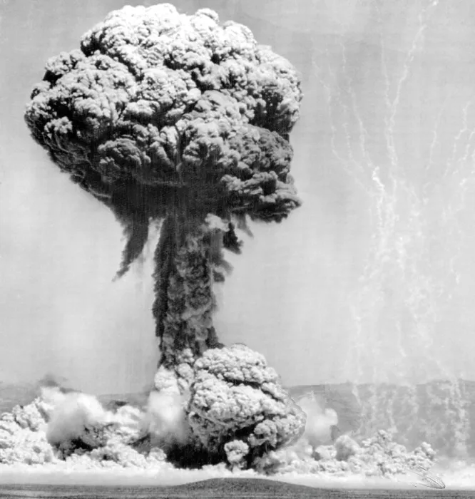Framed Print : Atomic energy: An explosion of the H-Bomb during testing in the Marshall Islands, 1952.. Courtesy: CSU Archives / Everett Collection Framed Print : Atomic energy: An explosion of the H-Bomb during testing in the Marshall Islands, 1952.. Courtesy: CSU Archives / Everett Collection