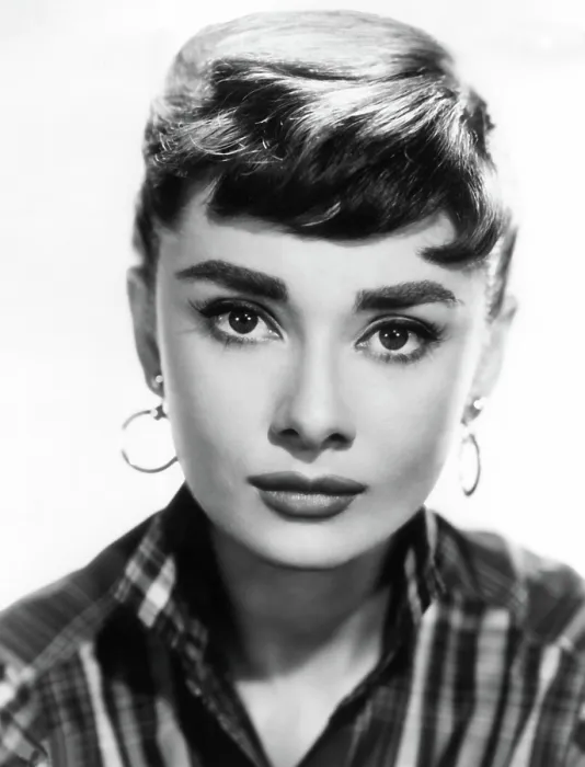 Framed Print : Audrey Hepburn, 1954 Framed Print : Audrey Hepburn, 1954