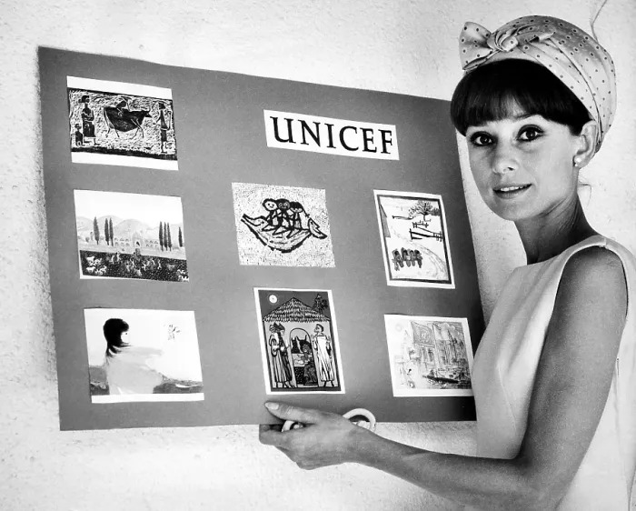 Framed Print : Audrey Hepburn officially lauches the 15th Anniversary UNICEF greeting card campaign in Madrid Spain. August 15, 1964. Courtesy CSU Archives / Everett Collection