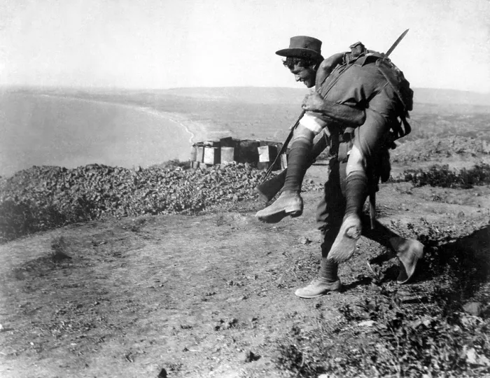 Framed Print : An Australian soldier carrying a wounded comrade during the World War I, Dardanelles Campaign. 1915