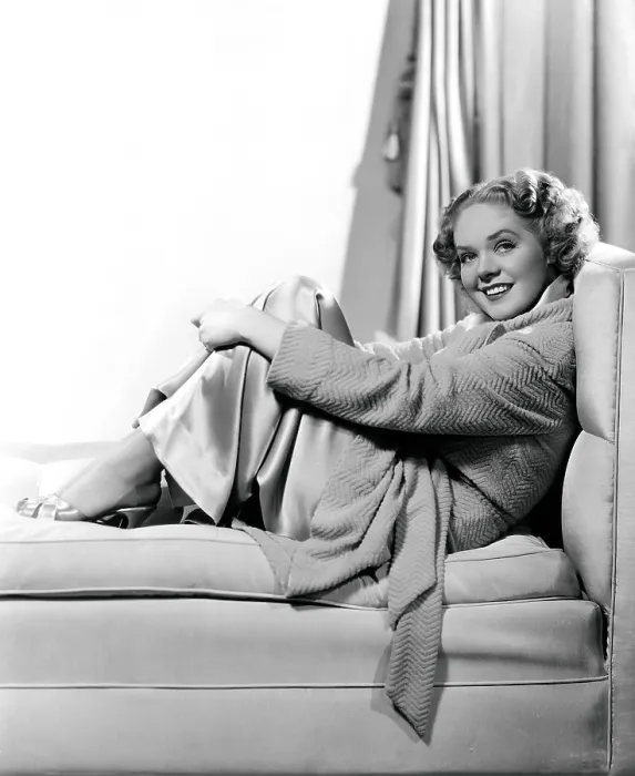 Framed Print : ON THE AVENUE, Alice Faye, 1937. TM & Copyright 20th Century Fox Film Corp. / courtesy Everett Collection Framed Print : ON THE AVENUE, Alice Faye, 1937. TM & Copyright 20th Century Fox Film Corp. / courtesy Everett Collection