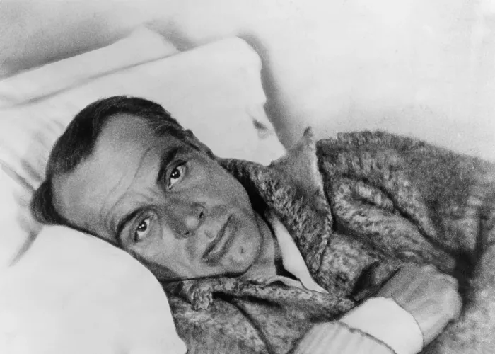 Framed Print : Aviator and Arctic explorer Umberto Nobile, after his rescue by Swedish Aviator, Einor Lundborg. June 1928