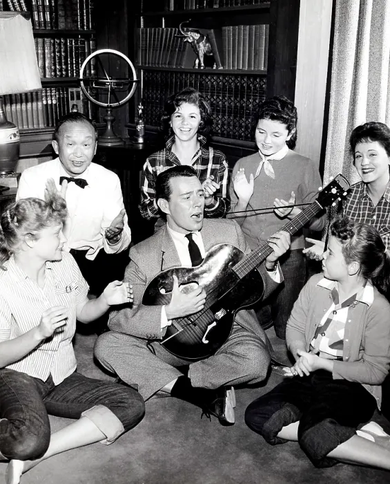 Framed Print : BACHELOR FATHER, John Forsythe, surrounded by (from left) Judy Miklos, Sammee Tong, Julie Toth, Noreen Corcoran, Cynde La Tulipe, Bernadette Withers Framed Print : BACHELOR FATHER, John Forsythe, surrounded by (from left) Judy Miklos, Sammee Tong, Julie Toth, Noreen Corcoran, Cynde La Tulipe, Bernadette Withers