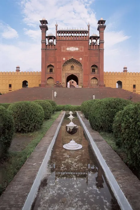 Framed Print : Badshahi Mosque. 1674. PAKISTAN. PUNJAB. Lahore. Entrance to the courtyard. Mughal art. AISA / Everett Collection**US SALES ONLY** Framed Print : Badshahi Mosque. 1674. PAKISTAN. PUNJAB. Lahore. Entrance to the courtyard. Mughal art. AISA / Everett Collection**US SALES ONLY**