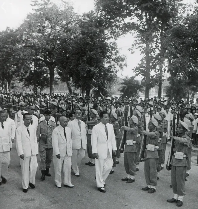 Framed Print : Bao Dai holds an inspection of Vietnamese troops. Ca. 1949-55. After the Geneva Agreement of 1954, Bao Dai appointed Ngo Dinh Diem as Prime Minister