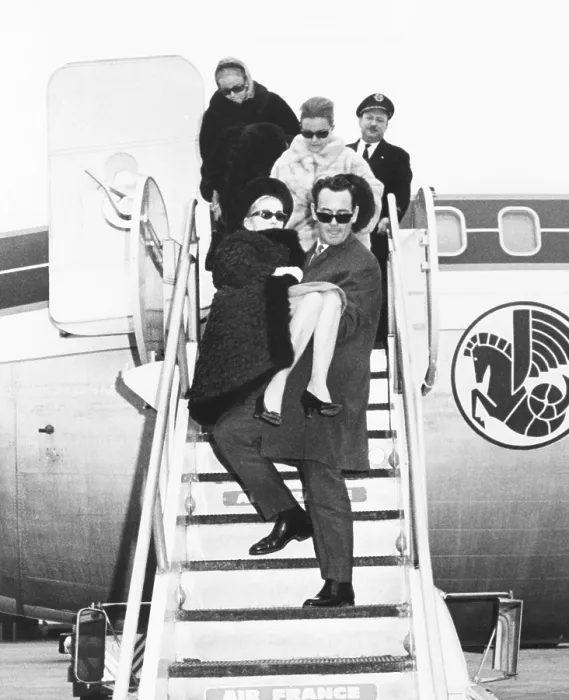 Framed Print : Barbara Hutton is carried off an Air France by her companion, Colin Fraser. At Kennedy Airport, Dec. 5, 1966