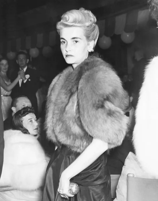 Framed Print : Barbara Hutton, Countess Von Haugwitz-Reventlow, in Palm Beach, Jan. 19, 1940 Framed Print : Barbara Hutton, Countess Von Haugwitz-Reventlow, in Palm Beach, Jan. 19, 1940