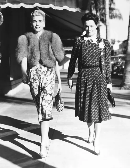 Framed Print : Barbara Hutton (left), Countess Von Haugwitz-Reventlow, on Worth Avenue in Palm Beach