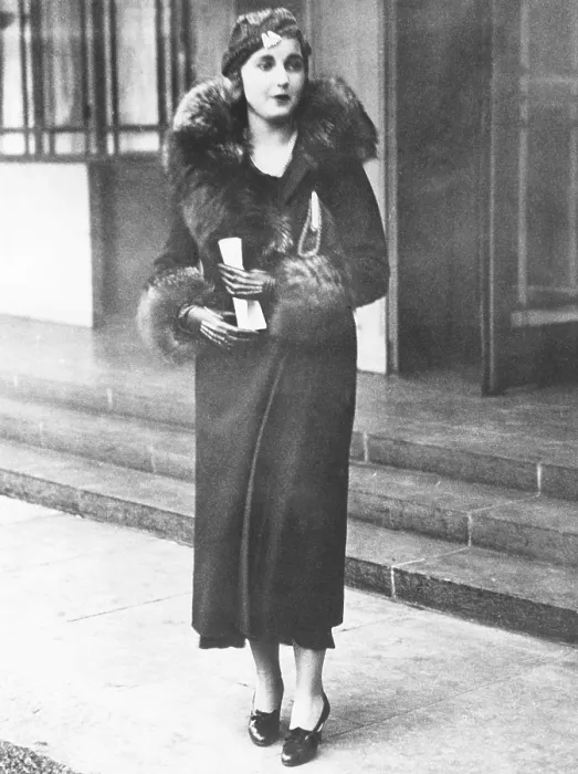 Framed Print : Barbara Hutton, Woolworth heiress, in London, November 1932. She had just turned 20, and within a year would be 21, and have a net worth of $50 million. (CSU_2015_7_401) Framed Print : Barbara Hutton, Woolworth heiress, in London, November 1932. She had just turned 20, and within a year would be 21, and have a net worth of $50 million. (CSU_2015_7_401)
