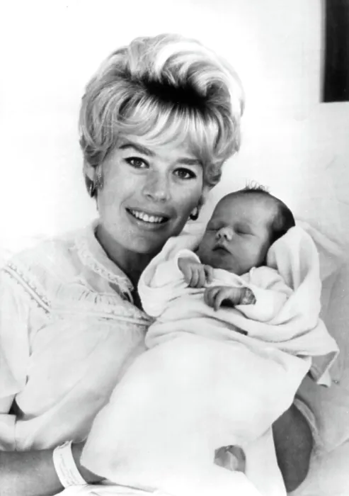 Framed Print : Barbara Thomason, with newborn daughter, Kimmy Sue Rooney, 1963. Courtesy: CSU Archives  /  Everett Collection