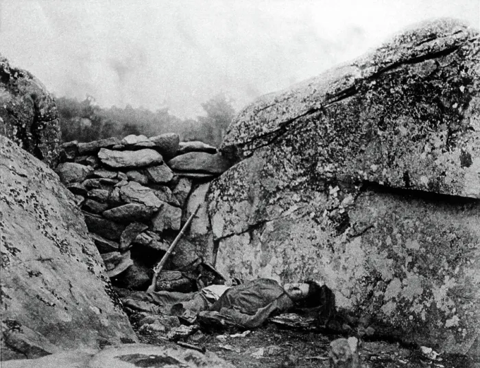 Framed Print : BATTLE OF GETTYSBURG-The body of a sharpshooter at his post.. Courtesy: CSU Archives / Everett Collection Framed Print : BATTLE OF GETTYSBURG-The body of a sharpshooter at his post.. Courtesy: CSU Archives / Everett Collection