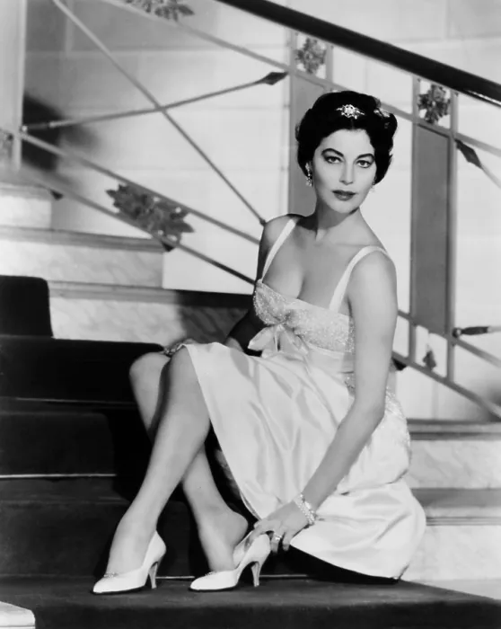 Framed Print : ON THE BEACH, Ava Gardner, 1959