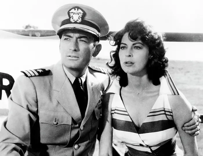 Framed Print : ON THE BEACH, Gregory Peck, Ava Gardner, 1959