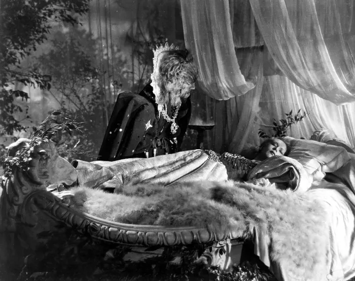 Framed Print : BEAUTY AND THE BEAST, (aka Belle et la bte, La'), Jean Marais, Josette Day, 1946 Framed Print : BEAUTY AND THE BEAST, (aka Belle et la bte, La'), Jean Marais, Josette Day, 1946