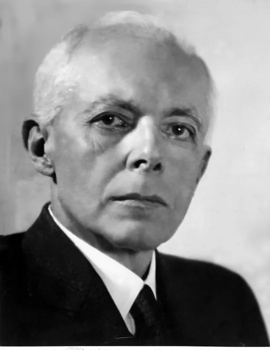 Framed Print : Bela Bartok, Hungarian composer (1881-1945) photo by Ernest Nash, 1940.. Courtesy: CSU Archives / Everett Collection Framed Print : Bela Bartok, Hungarian composer (1881-1945) photo by Ernest Nash, 1940.. Courtesy: CSU Archives / Everett Collection