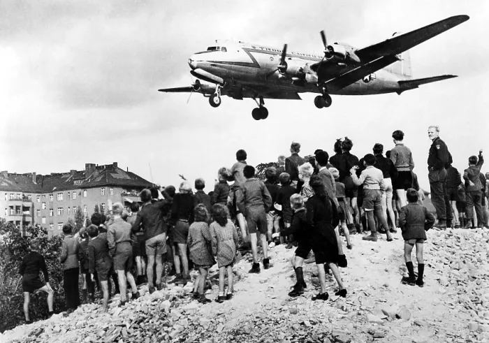 Framed Print : Berlin airlift of 1948-49 broke through Soviet blockade w / supplies for 2 million Germans.. Courtesy: CSU Archives / Everett Collection Framed Print : Berlin airlift of 1948-49 broke through Soviet blockade w / supplies for 2 million Germans.. Courtesy: CSU Archives / Everett Collection