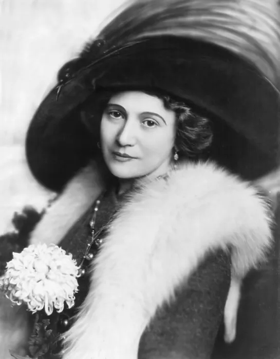 Framed Print : Bertha Kalich (1874-1939), Ukrainian born American actress, known for performances in New York's Yiddish theater. Ca. 1910 Framed Print : Bertha Kalich (1874-1939), Ukrainian born American actress, known for performances in New York's Yiddish theater. Ca. 1910