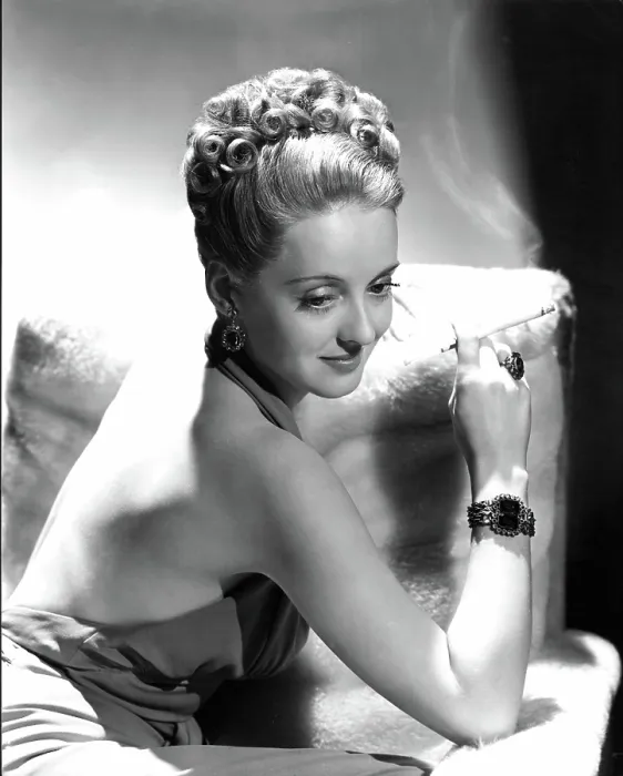 Framed Print : BETTE DAVIS Framed Print : BETTE DAVIS