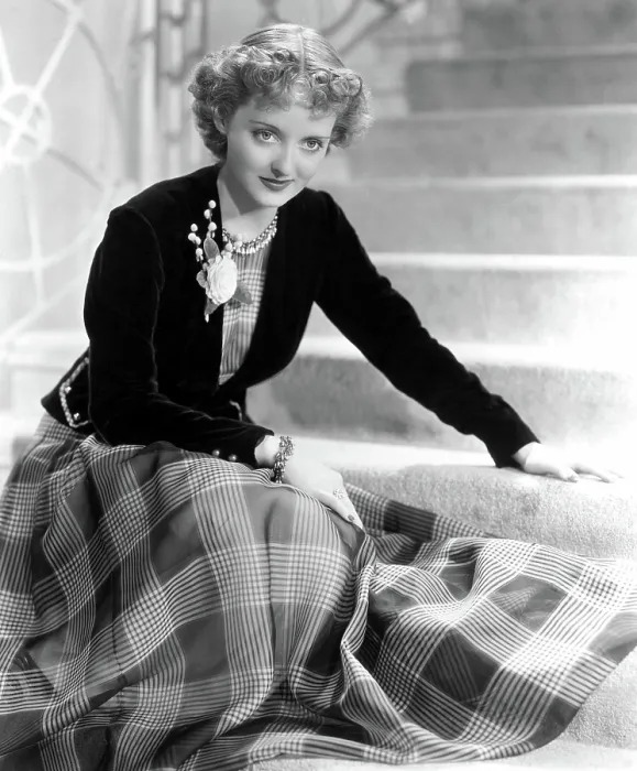 Framed Print : BETTE DAVIS Framed Print : BETTE DAVIS