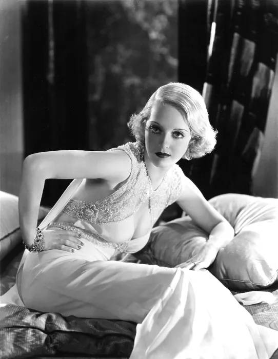 Framed Print : BETTE DAVIS Framed Print : BETTE DAVIS