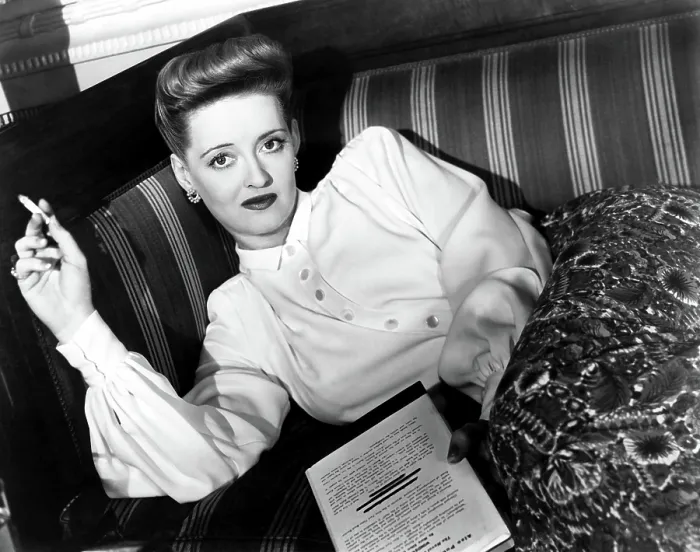 Framed Print : Bette Davis in publicity pose for NOW, VOYAGER, 1942 Framed Print : Bette Davis in publicity pose for NOW, VOYAGER, 1942