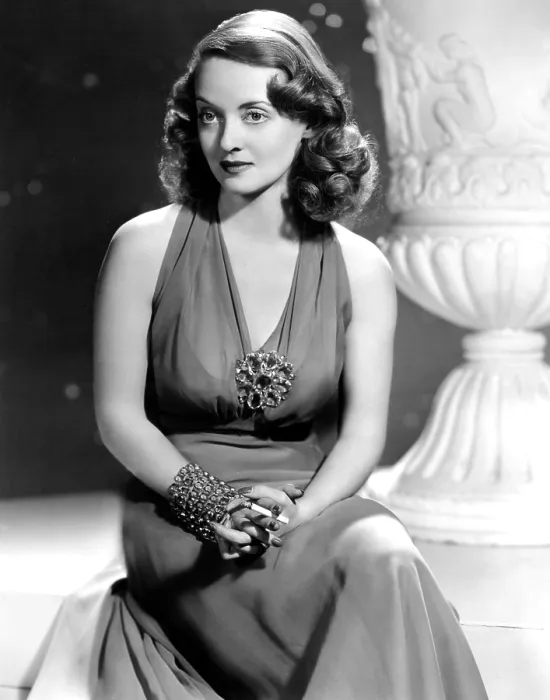 Framed Print : BETTE DAVIS, Warner Brothers, 1940s Framed Print : BETTE DAVIS, Warner Brothers, 1940s