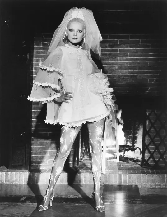 Framed Print : BETTER A WIDOW, (aka MEGLIO VEDOVA), Virna Lisi, 1968
