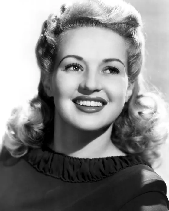 Framed Print : Betty Grable, 20th Century-Fox, 1943 Framed Print : Betty Grable, 20th Century-Fox, 1943
