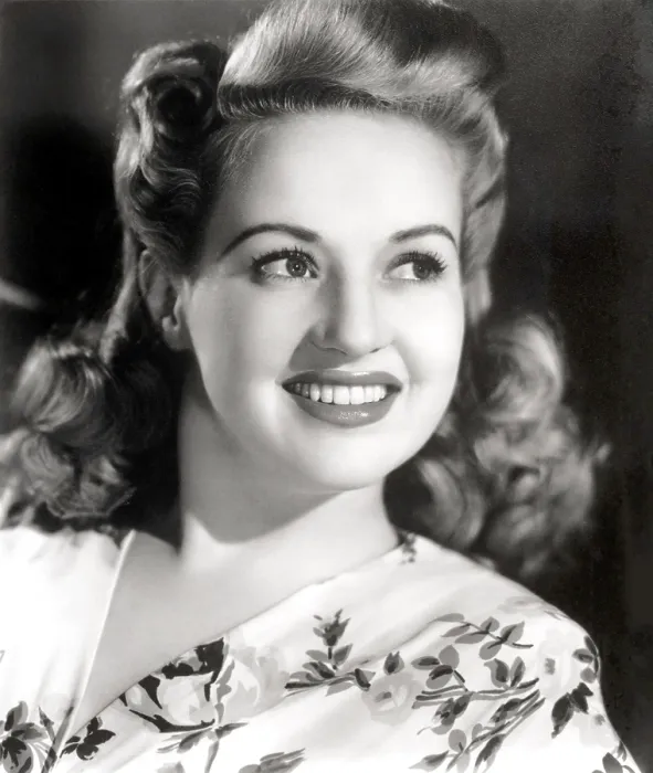 Framed Print : Betty Grable, circa 1940s Framed Print : Betty Grable, circa 1940s