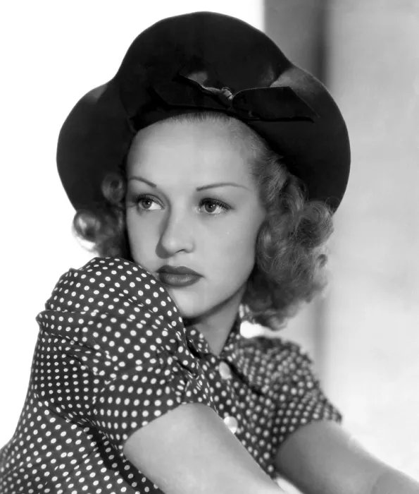 Framed Print : BETTY GRABLE, Paramount Pictures, late 1930s Framed Print : BETTY GRABLE, Paramount Pictures, late 1930s