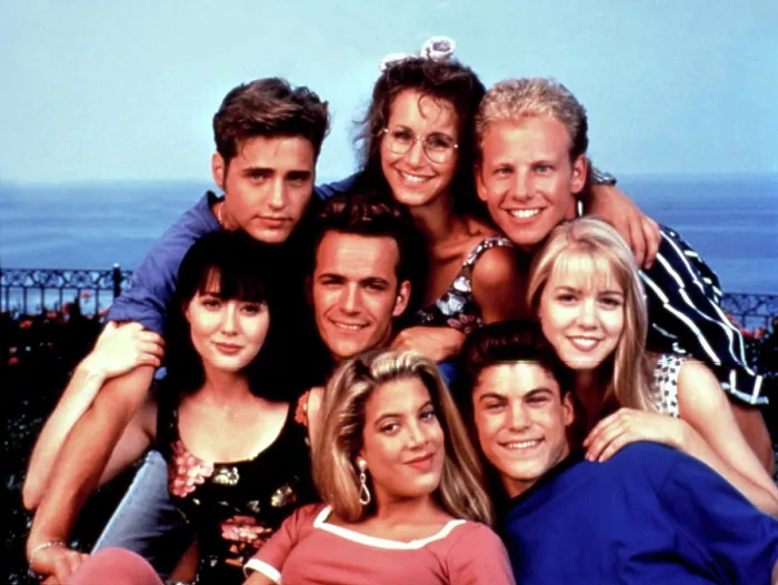 Framed Print : BEVERLY HILLS, 90210, Shannen Doherty, Luke Perry, Tori Spelling, Brian-Austin Green, Jennie Garth, Jason Priestley, Gabrielle Carteris, Ian Ziering, (1991), 1990-2000 Framed Print : BEVERLY HILLS, 90210, Shannen Doherty, Luke Perry, Tori Spelling, Brian-Austin Green, Jennie Garth, Jason Priestley, Gabrielle Carteris, Ian Ziering, (1991), 1990-2000