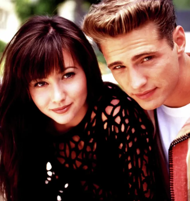 Framed Print : BEVERLY HILLS, 90210, Shannen Doherty, Jason Priestley, (1992), 1990-2000 Framed Print : BEVERLY HILLS, 90210, Shannen Doherty, Jason Priestley, (1992), 1990-2000