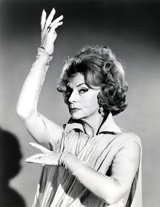 Framed Print : BEWITCHED, Agnes Moorehead, (1964), 1964-72 Framed Print : BEWITCHED, Agnes Moorehead, (1964), 1964-72
