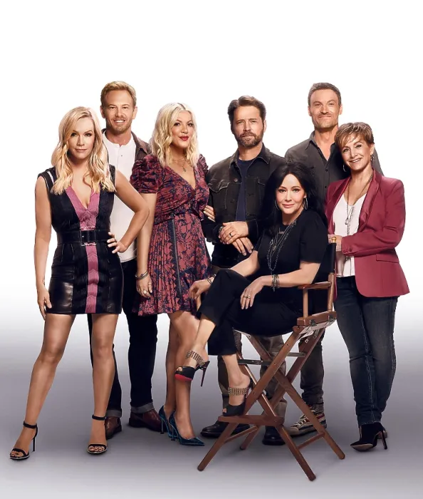 Framed Print : BH90210, (aka BH 90210), from left: Jennie Garth, Ian Ziering, Tori Spelling, Jason Priestley, Shannen Doherty, Brian Austin Green, Gabrielle Carteris, (Season 1, premiered)