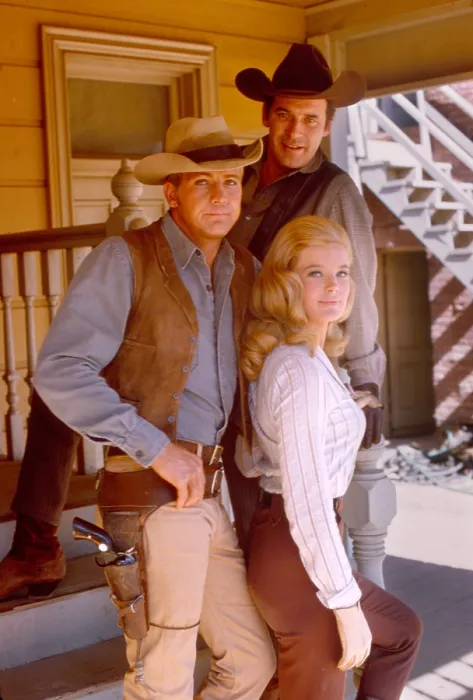 Framed Print : THE BIG VALLEY, Lee Majors, Peter Breck, Linda Evans, 1965-69 Framed Print : THE BIG VALLEY, Lee Majors, Peter Breck, Linda Evans, 1965-69