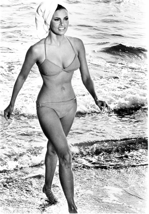 Framed Print : THE BIGGEST BUNDLE OF THEM ALL, Raquel Welch, 1968
