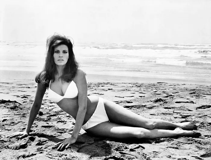 Framed Print : THE BIGGEST BUNDLE OF THEM ALL, Raquel Welch, 1968 Framed Print : THE BIGGEST BUNDLE OF THEM ALL, Raquel Welch, 1968