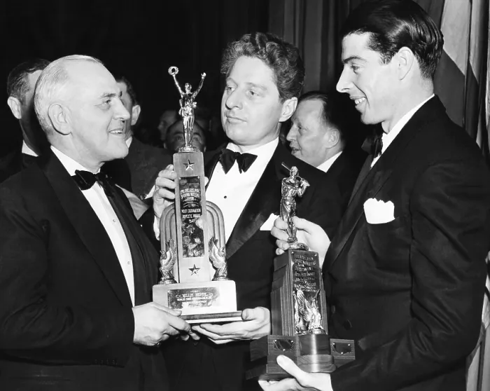Framed Print : Billiards Champion, Willie Hoppe, receives a trophy as the Most Courageous Athlete of 1941. With pneumonia