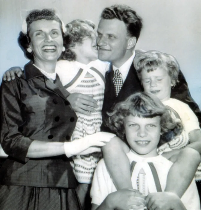 Framed Print : Billy Graham greeted by wife, Ruth & daughters Virginia, 8, Anne, 6, and Ruth, 3. 7 / 6 / 54.. Courtesy: CSU Archives  /  Everett Collection