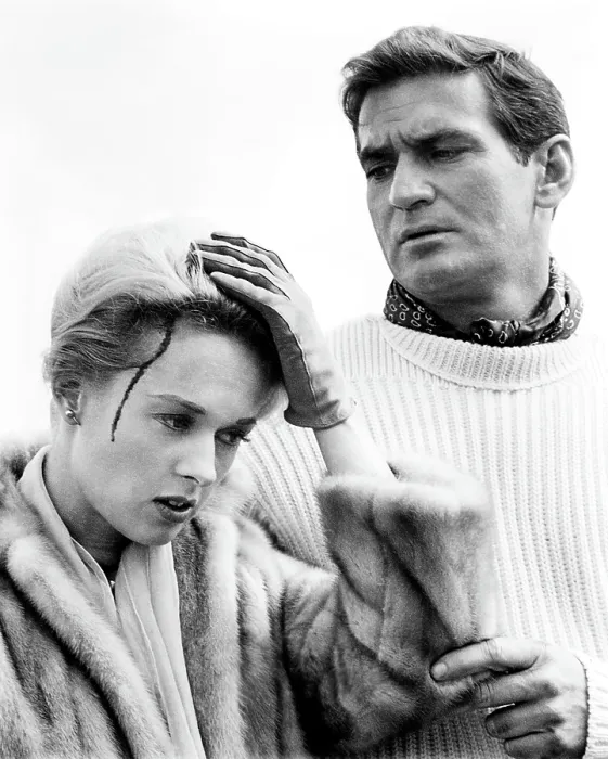 Framed Print : THE BIRDS, Tippi Hedren, Rod Taylor, 1963 Framed Print : THE BIRDS, Tippi Hedren, Rod Taylor, 1963