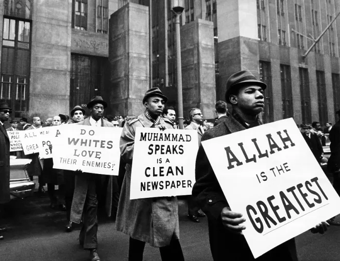 Framed Print : Black Muslims picket front of New York Criminal Courts building where two Nation of Islam members were to stand trial