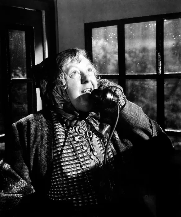 Framed Print : BLITHE SPIRIT, Margaret Rutherford, 1945