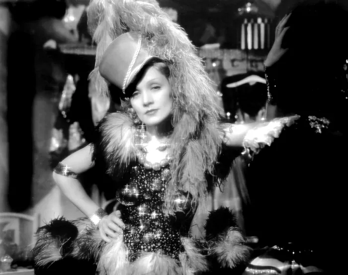 Framed Print : BLONDE VENUS, Marlene Dietrich, 1932 Framed Print : BLONDE VENUS, Marlene Dietrich, 1932