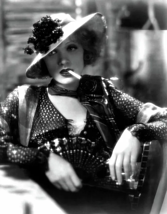 Framed Print : BLONDE VENUS, Marlene Dietrich, 1932